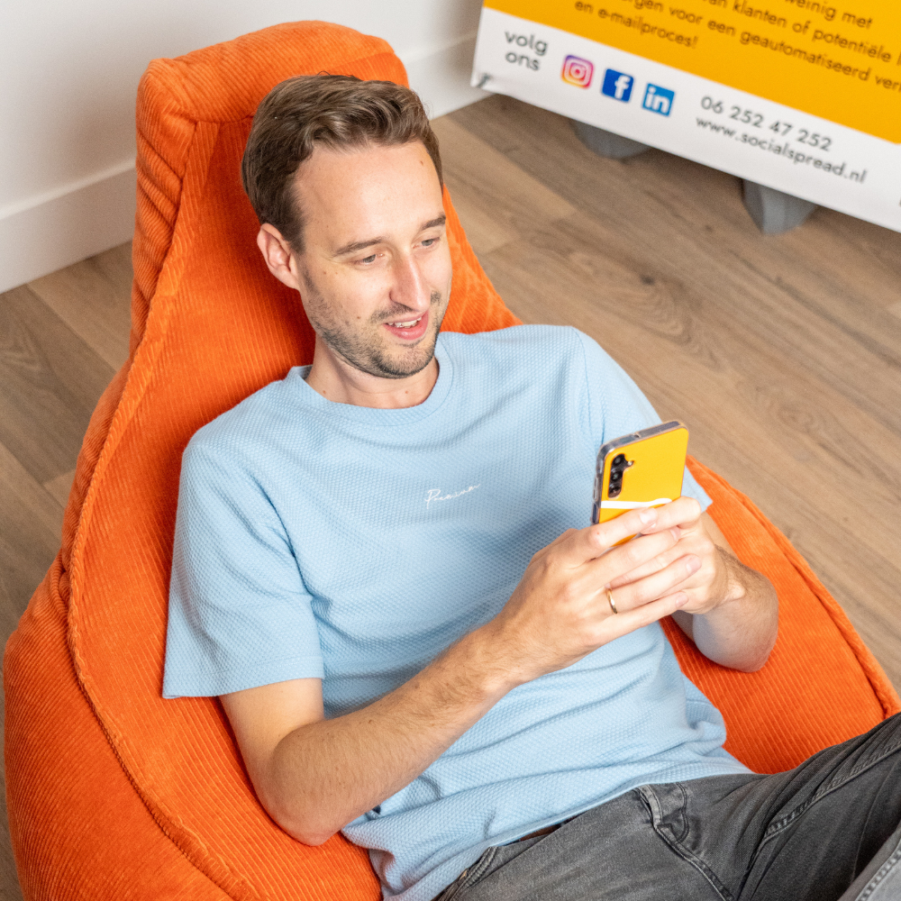 Lars maakt een whatsApp ad